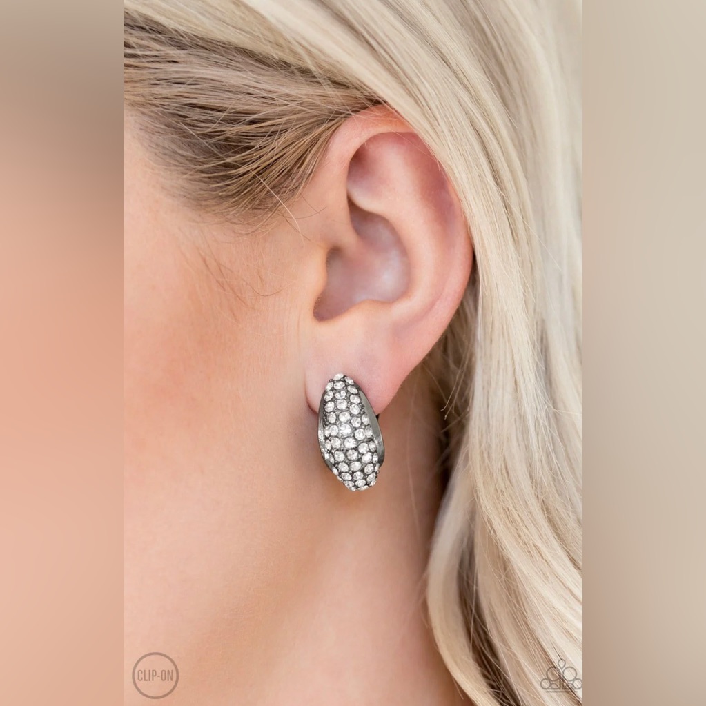 Accessories Revenue Avenue  Black ClipOn Earrings